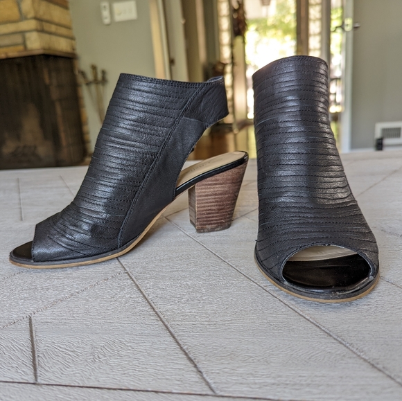 Bella-Vita Kalista Leather Peeptoe Zippered Boots - Picture 4 of 9